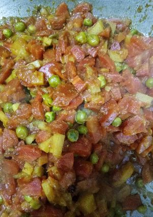 A picture of Gajar matar aloo ki sabzi.