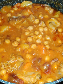 Una foto de Potaje de Garbanzos y costilla