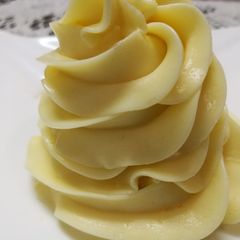 A picture of Vanilla pastry cream.