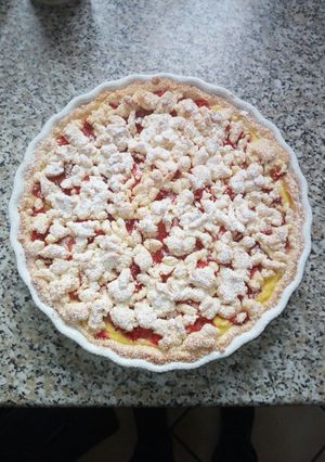 Foto di Crostata sbriciolata senza glutine con crema pasticciera+fragole