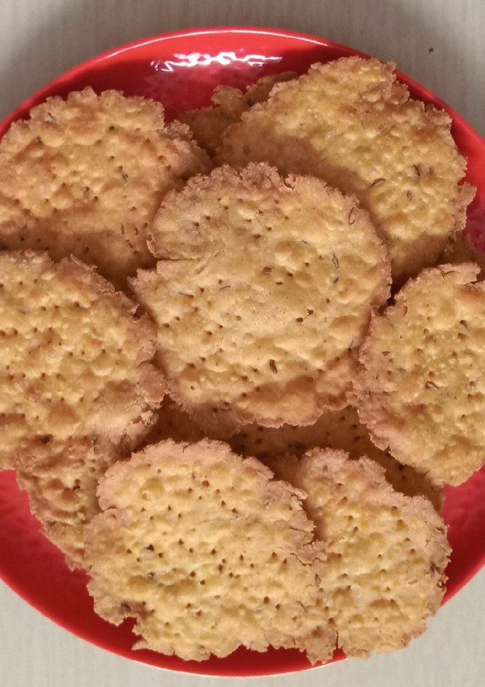 જીરા પૂરી (Jeera Poori Recipe In Gujarati) રેસીપી મુખ્ય ફોટો