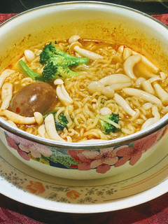 韓國【辛】辣泡麵 的食譜成品照片