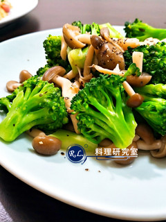 【家常菜】清炒青花菜(10分鐘上菜) 的食譜成品照片