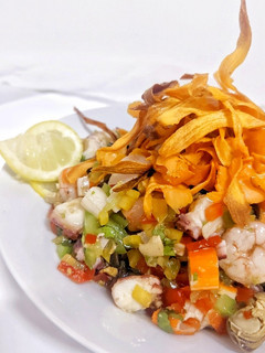 Foto principal de Salpicón de mariscos con crujiente de boniato