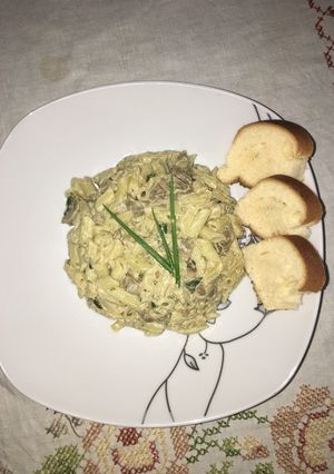 Una foto de Macarrones con carne champiñones y crema