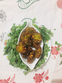 முருங்கைக்கீரை மசால் வடை(murungaikeerai masal vadai recipe in tamil) செய்முறை முக்கிய புகைப்படம்