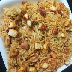 A picture of Paneer fried maggi.