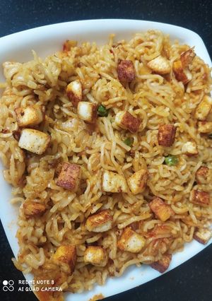 A picture of Paneer fried maggi.