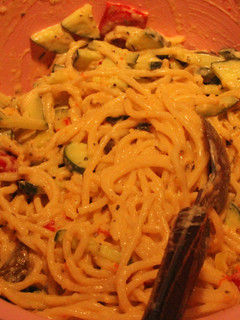 Una foto de Ensalada de espaguettis partidos