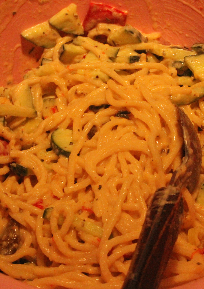 Una foto de Ensalada de espaguettis partidos