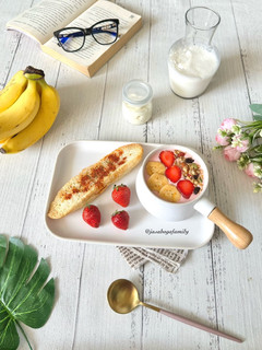 Foto resep Banana Strawberry Smoothies Bowl