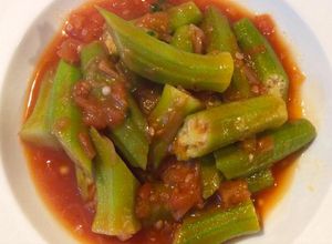 Hình của món Đậu bắp sốt cà chua.