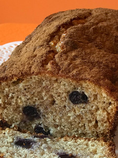 Una foto de Budín de banana y arándanos! Muy fácil en 5 minutos con licuadora ! Rápido 1 2 3