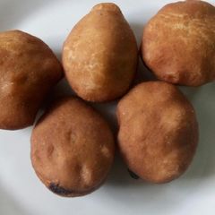 A picture of Stuffed mandazis.