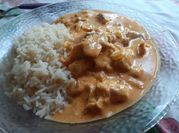 Una foto de pechugas de pollo strogonoff