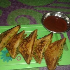 A picture of Bread aalo toast.