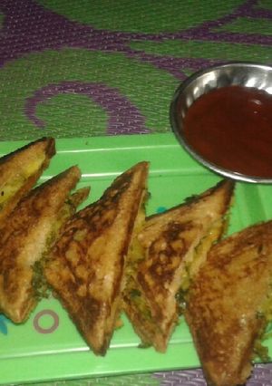 A picture of Bread aalo toast.