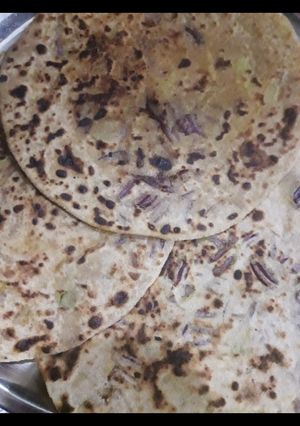 आलू प्याज़ का पराठा (aloo pyaz ka paratha recipe in Hindi) रेसिपी मुख्य फोटो