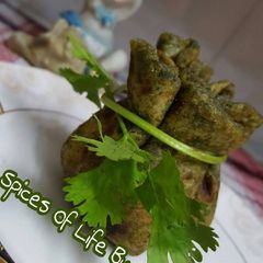 A picture of Palak potli.