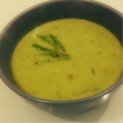 A picture of Asparagus Almond Soup.