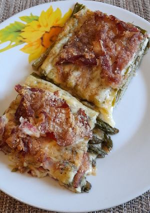 Foto di Asparagi al forno con speck e formaggio