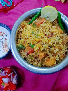 हैदराबादी वेज दम बिरयानी (hyderabadi veg dum biryani recipe in Hindi) रेसिपी मुख्य फोटो