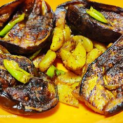 A picture of Stuffed brinjal with potatoes.