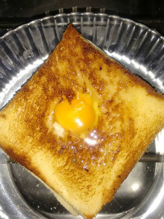 Una foto de Sándwich tostado con huevo