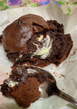 Foto di Tortino con cuore fondente al cacao e cioccolato bianco in Airfryer