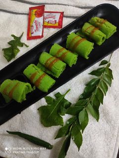 पालक रवा रोल (palak rava roll recipe in Hindi) रेसिपी मुख्य फोटो