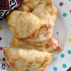 A picture of Chicken mince paties.