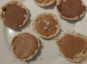Una foto de Tartaletas de caramelo keto