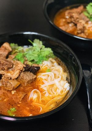 A picture of Vietnamese Beef Noodle Soup with Red Wine (Phở Bò Sốt Vang).