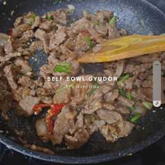 รูปของ Gyudon-Japanese beef bowl dengan telur