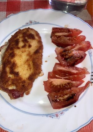 Una foto de Pechuga de pollo rellena de jamón y queso de cabra
