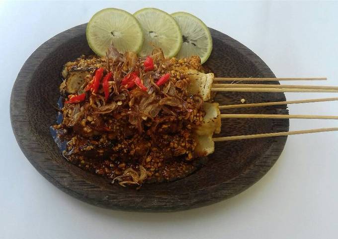 Resep Sate bakso tahu bumbu kacang (#postingrame2_sate), Bisa Manjain Lidah