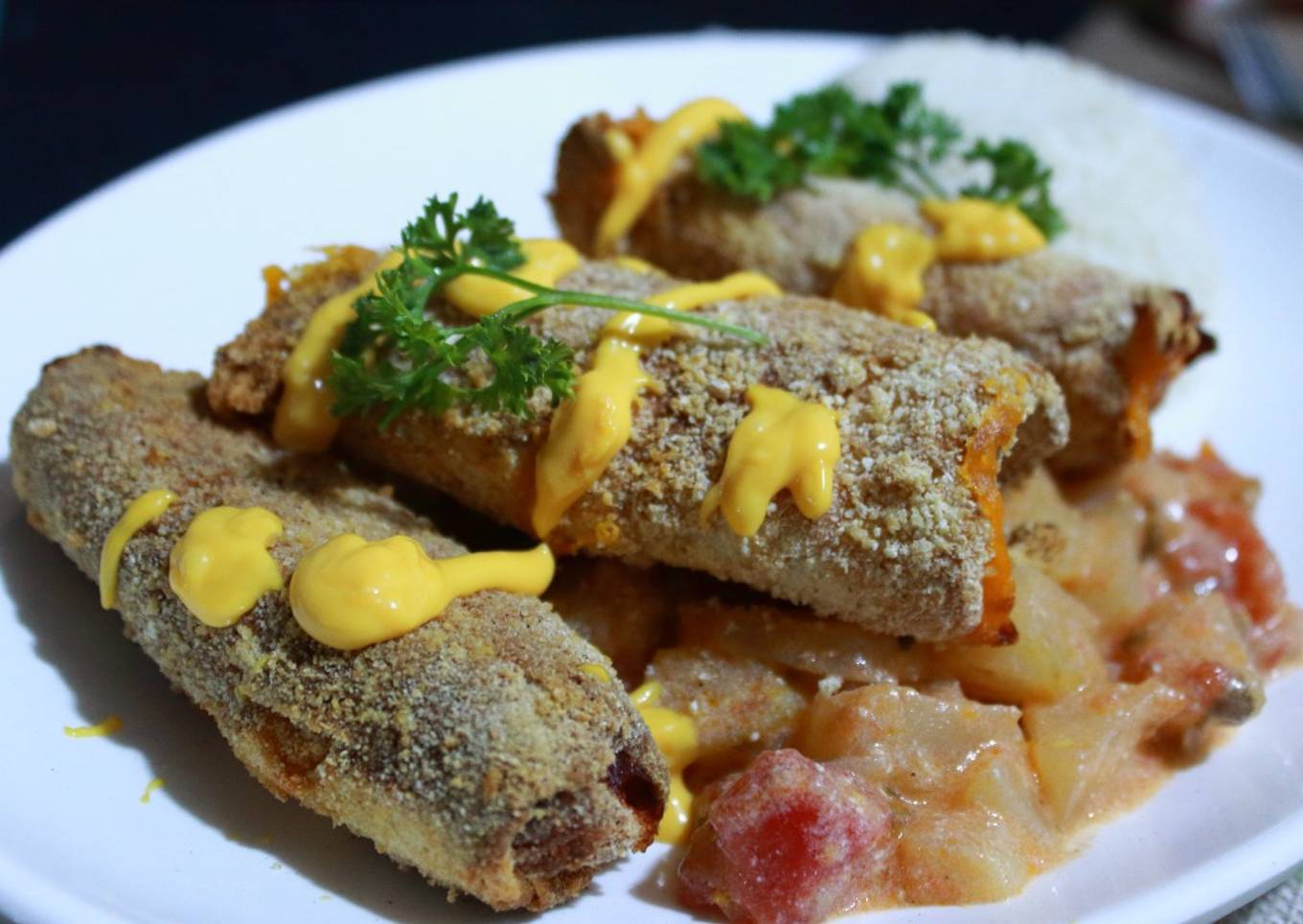 Chayotas en crema con rollitos de pan y salchicha