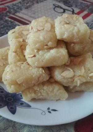 नारियल बर्फी (Nariyal barfi recipe in Hindi) रेसिपी मुख्य फोटो