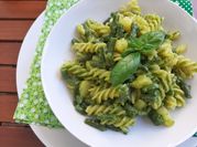 Una foto di quinoa al pesto
