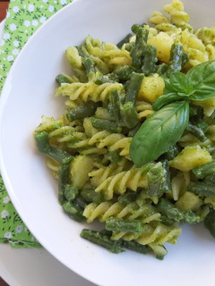 Foto di Fusilli di quinoa al pesto di mandorle, patate e fagiolini