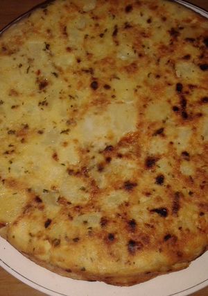 Una foto de Tortilla de papas con queso cremoso!!