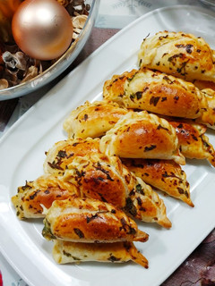 Foto principal de Empanadas de pavo y queso con pincelado especial