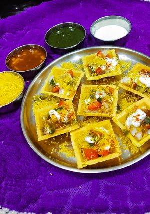 A picture of Canapés Chaat.