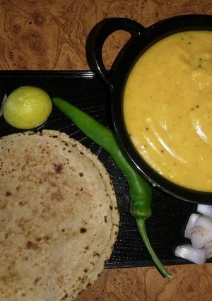 બેસન-ભાખરી (Besan Bhakhari Recipe In Gujarati) રેસીપી મુખ્ય ફોટો