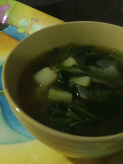 A picture of Miso Soup with Spinach & Potato.