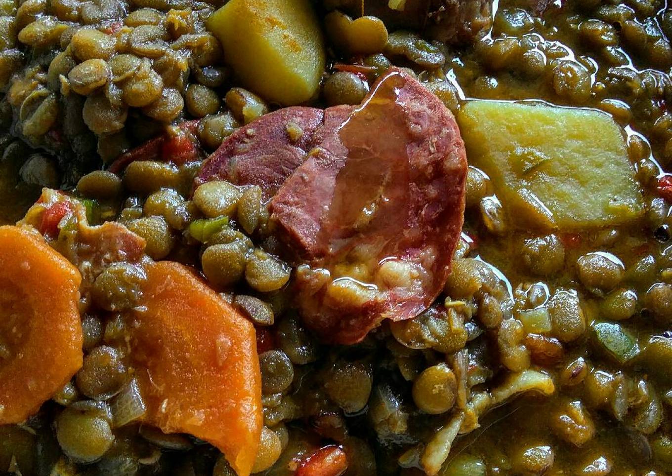 Cocido de lentejas con costilla carnuda de res!