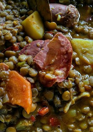 Foto principal de Cocido de lentejas con costilla carnuda de res!