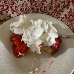 A picture of Cream Cheese Pound Cake & Strawberries.