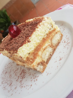 Una foto de Tiramisú con crema sabayón y amor