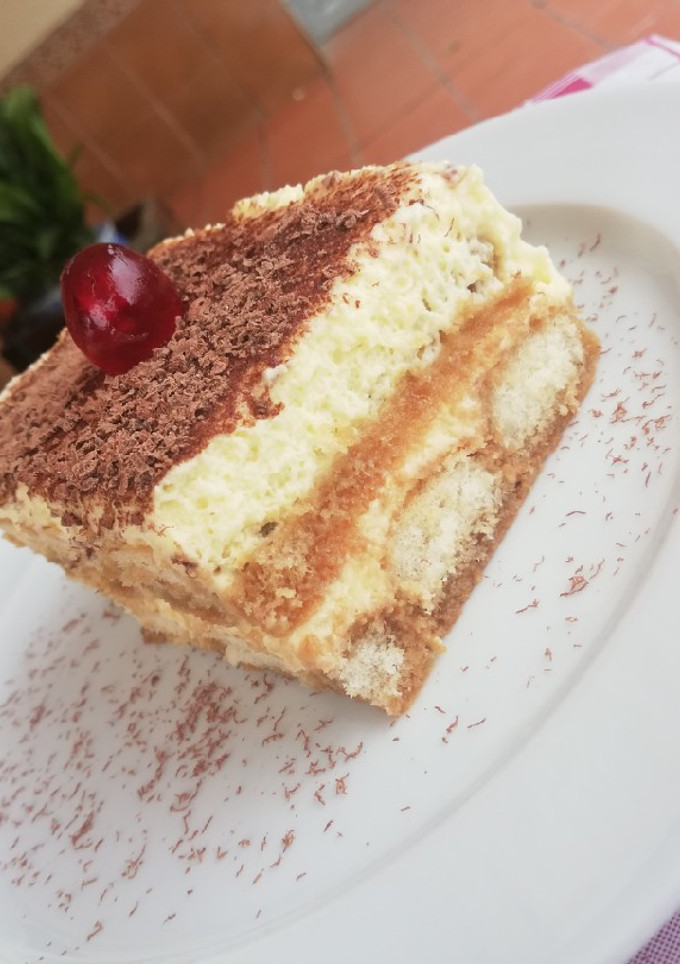 Una foto de Tiramisú con crema sabayón y amor